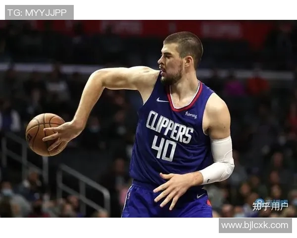 快船在浓眉缺阵情况下大胜独行侠小卡贡献20分6助攻祖巴茨双十表现抢眼